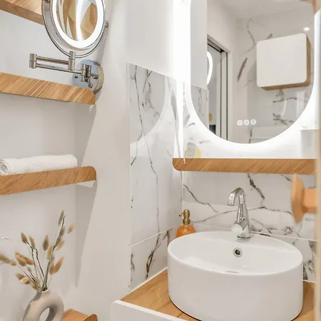 Luxury Design Pool Parking Apartment *